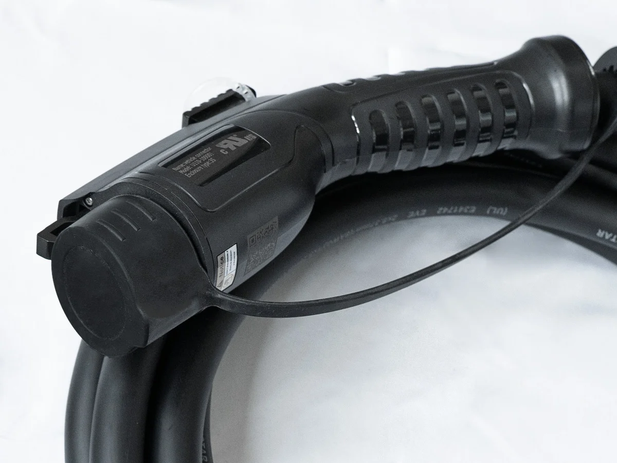 Ultra-durable TPE cable close-up